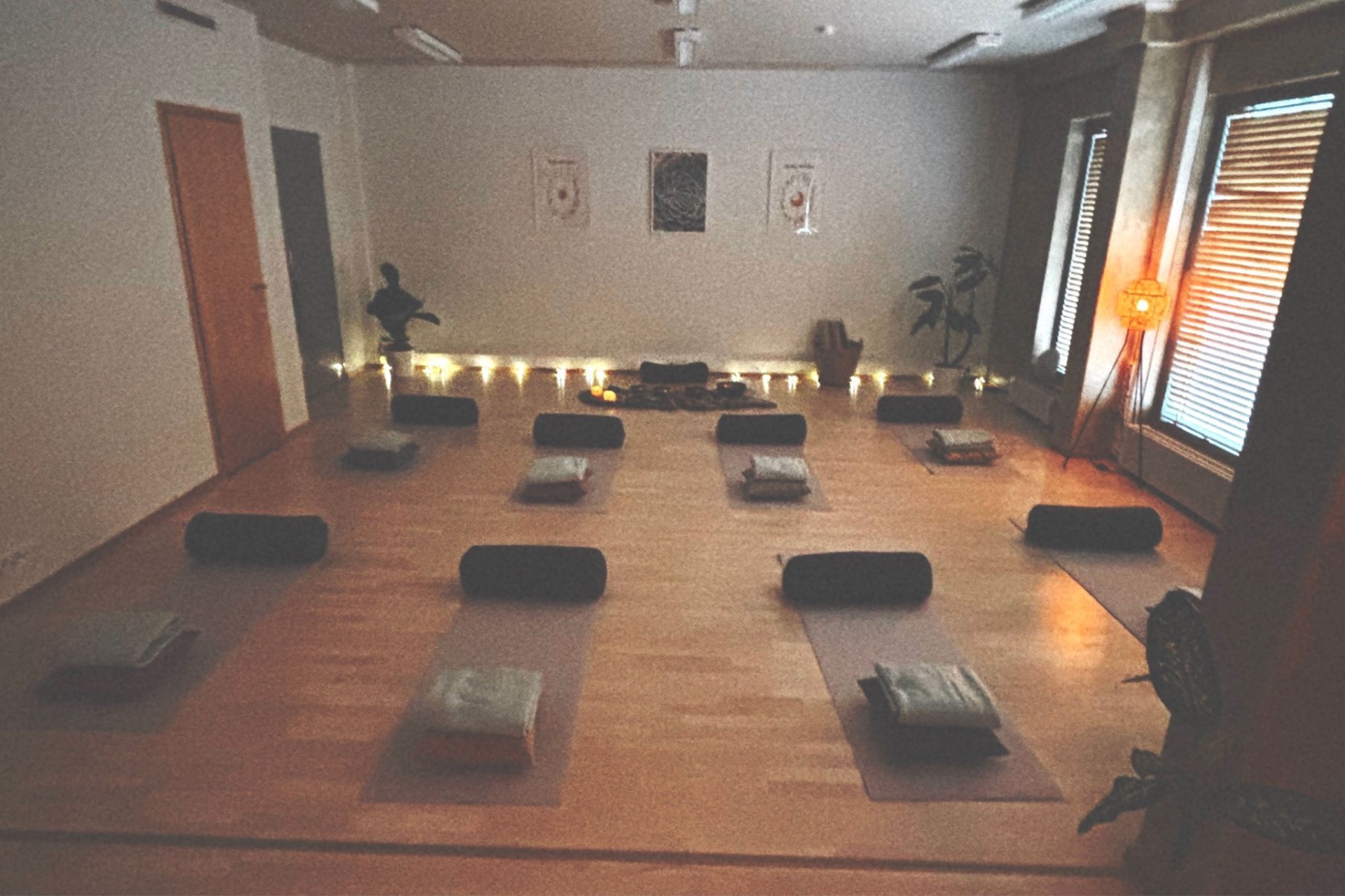 Äänimaljarentoutus, Hellä Room